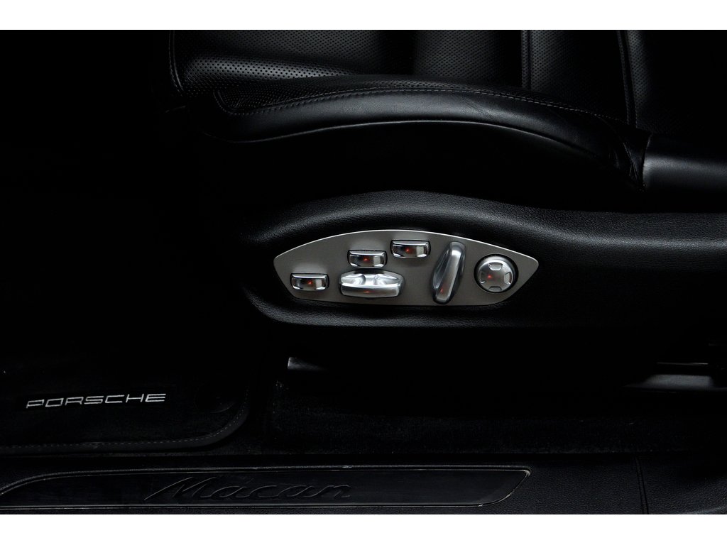 2019 Porsche Macan AWD in Laval, Quebec - 16 - w1024h768px