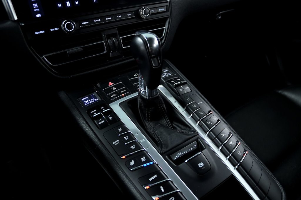2020 Porsche Macan GTS in Laval, Quebec - 25 - w1024h768px