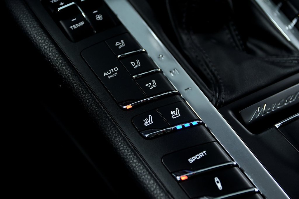 2020 Porsche Macan GTS in Laval, Quebec - 22 - w1024h768px