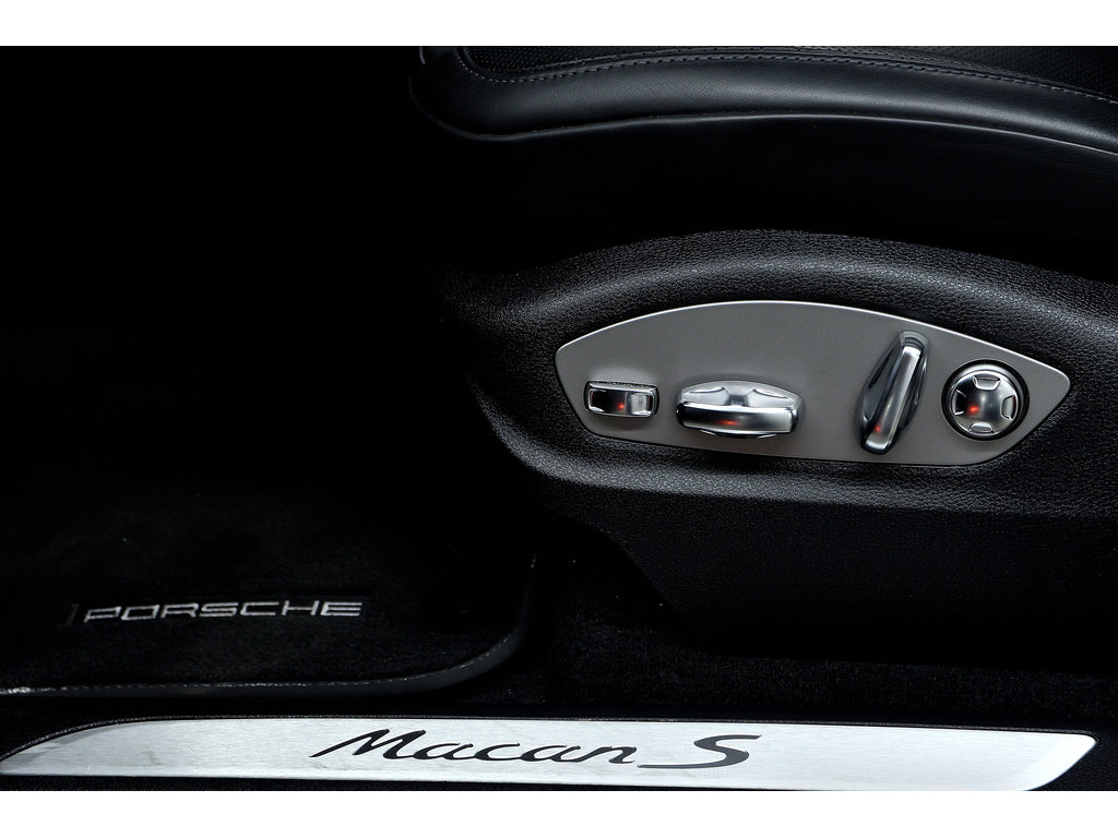 Porsche Macan S AWD / Premium Package Plus / Trailer Hitch 2022 à Laval, Québec - 32 - w1024h768px