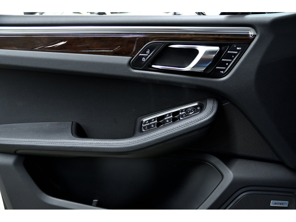 Porsche Macan S AWD / Premium Package Plus / Trailer Hitch 2022 à Laval, Québec - 30 - w1024h768px