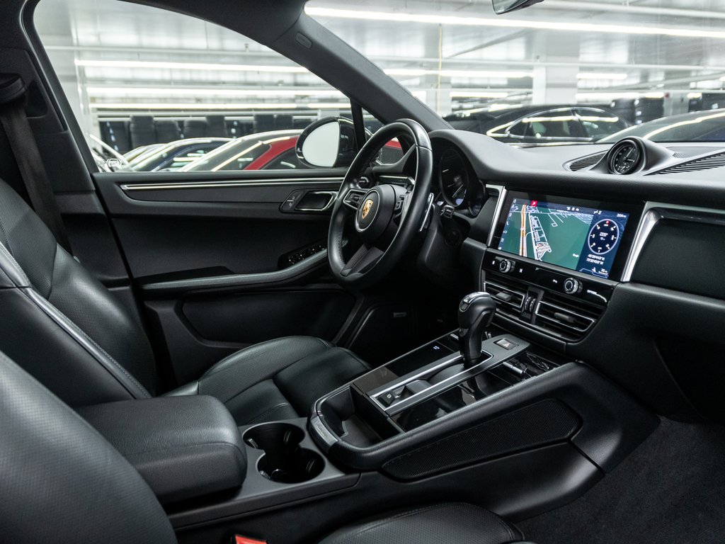 2022 Porsche Macan AWD / Premium Plus Package / Trailer Hitch / BOSE in Laval, Quebec - 27 - w1024h768px