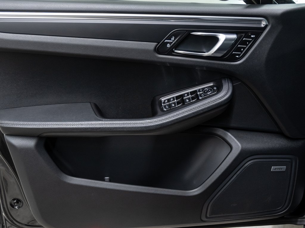 2022 Porsche Macan AWD / Premium Plus Package / Trailer Hitch / BOSE in Laval, Quebec - 22 - w1024h768px