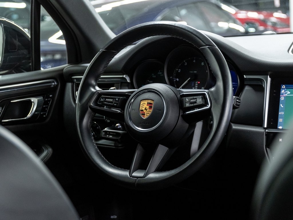 2022 Porsche Macan AWD / Premium Plus Package / Trailer Hitch / BOSE in Laval, Quebec - 32 - w1024h768px