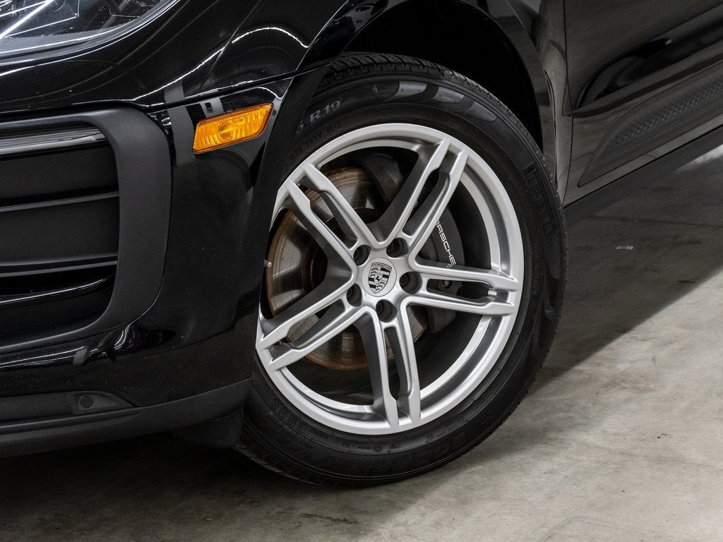 2022 Porsche Macan AWD / Premium Plus Package / Trailer Hitch / BOSE in Laval, Quebec - 8 - w1024h768px