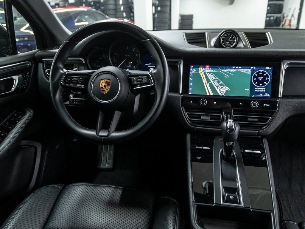2022 Porsche Macan AWD / Premium Plus Package / Trailer Hitch / BOSE in Laval, Quebec - 34 - w1024h768px