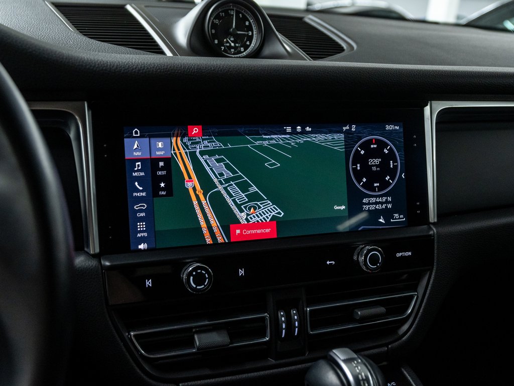 2022 Porsche Macan AWD / Premium Plus Package / Trailer Hitch / BOSE in Laval, Quebec - 23 - w1024h768px