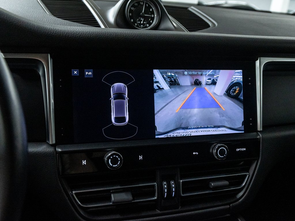 2022 Porsche Macan AWD / Premium Plus Package / Trailer Hitch / BOSE in Laval, Quebec - 25 - w1024h768px