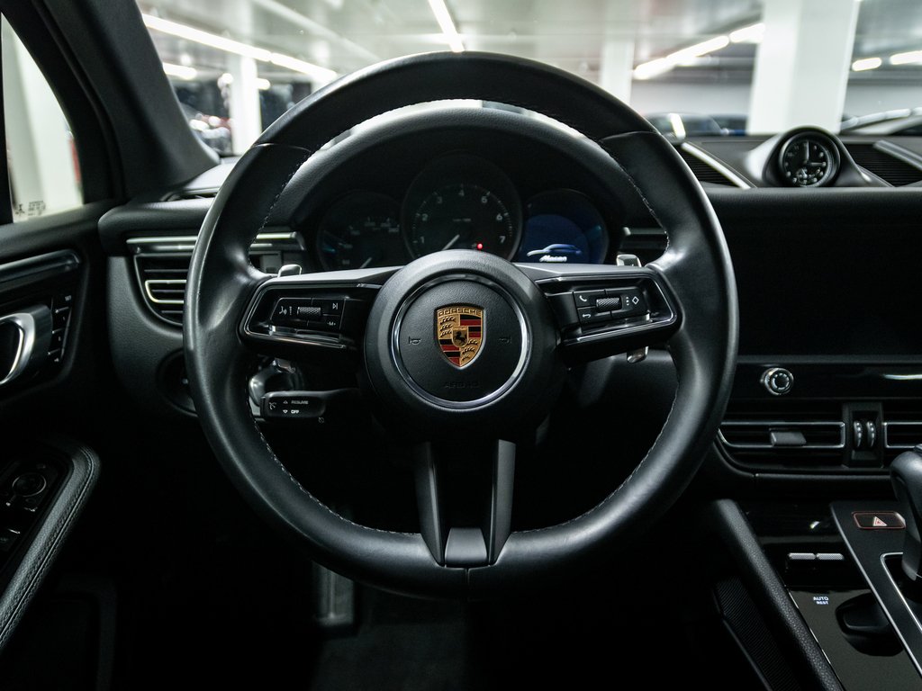 2022 Porsche Macan AWD / Premium Plus Package / Trailer Hitch / BOSE in Laval, Quebec - 17 - w1024h768px
