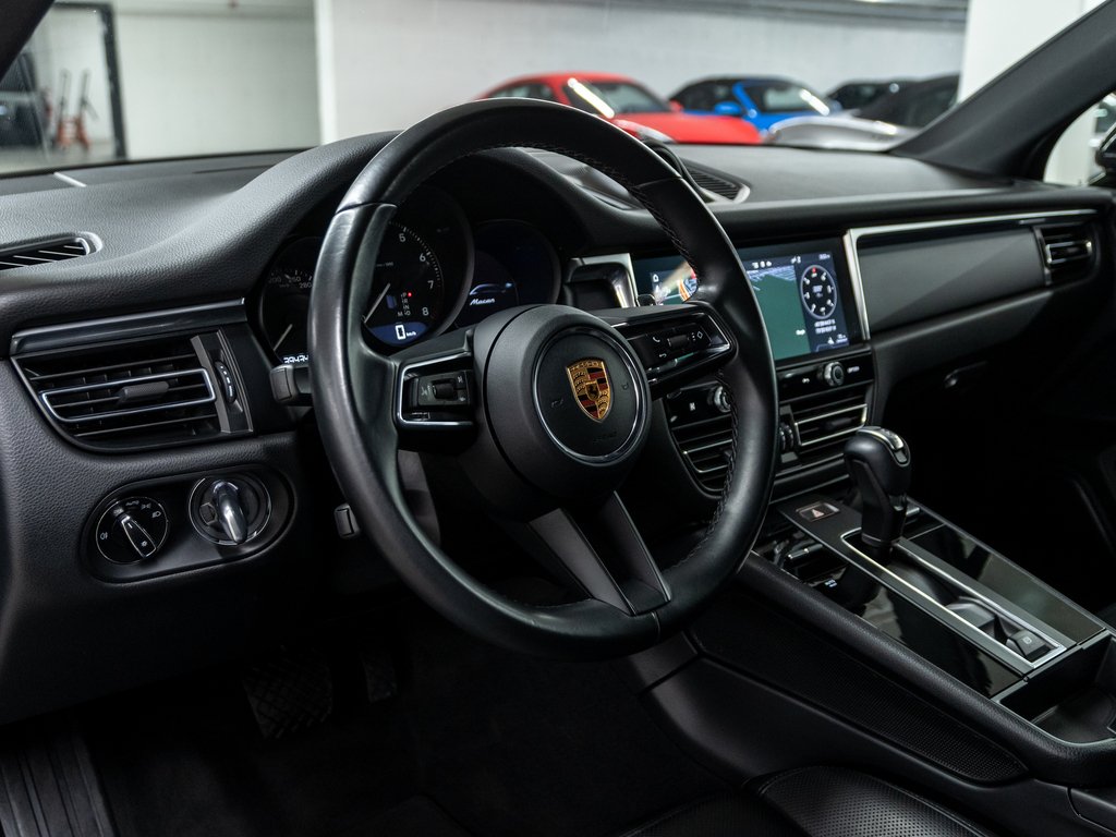 2022 Porsche Macan AWD / Premium Plus Package / Trailer Hitch / BOSE in Laval, Quebec - 11 - w1024h768px