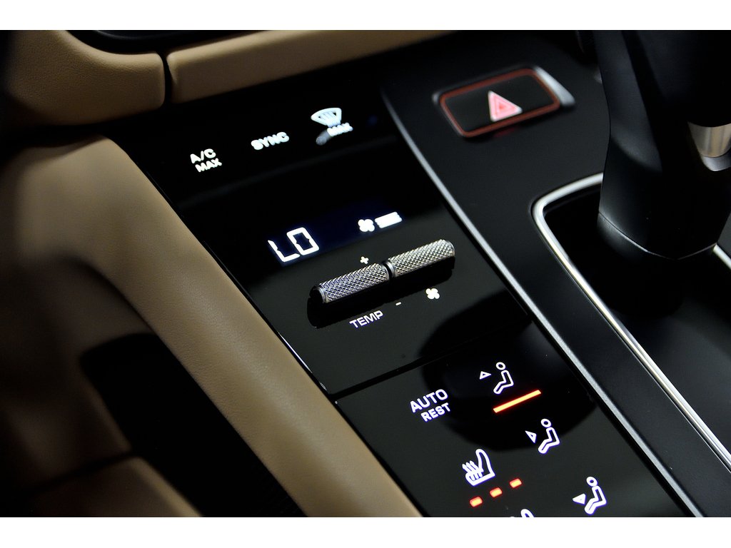 Porsche Macan AWD / Premium Package Plus / 360 Camera / BOSE 2022 à Laval, Québec - 25 - w1024h768px