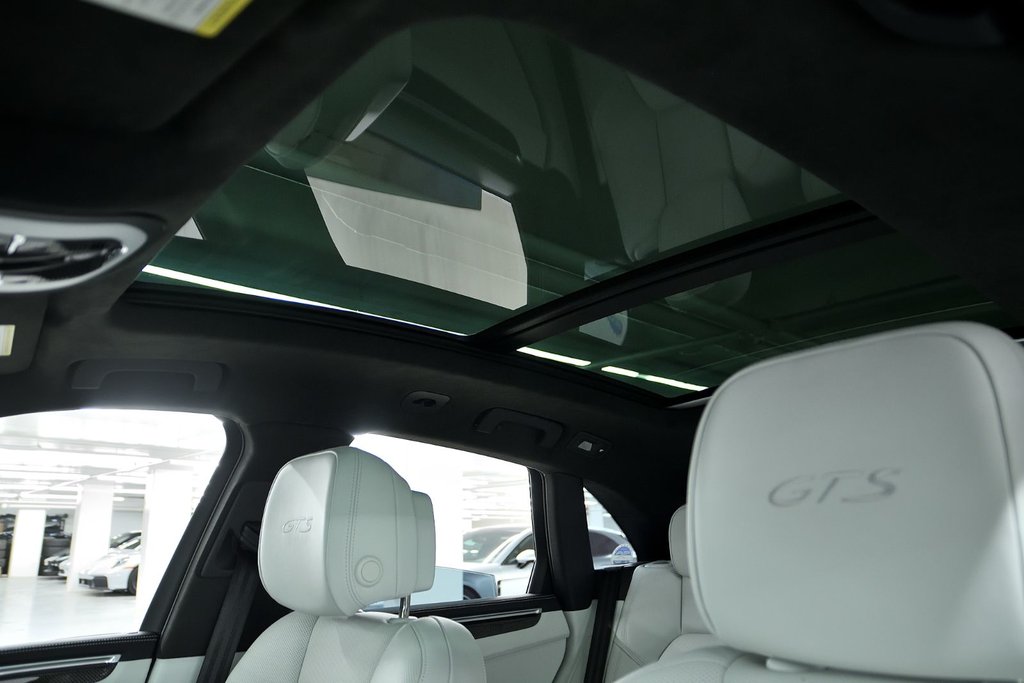 2022 Porsche Macan GTS in Laval, Quebec - 44 - w1024h768px