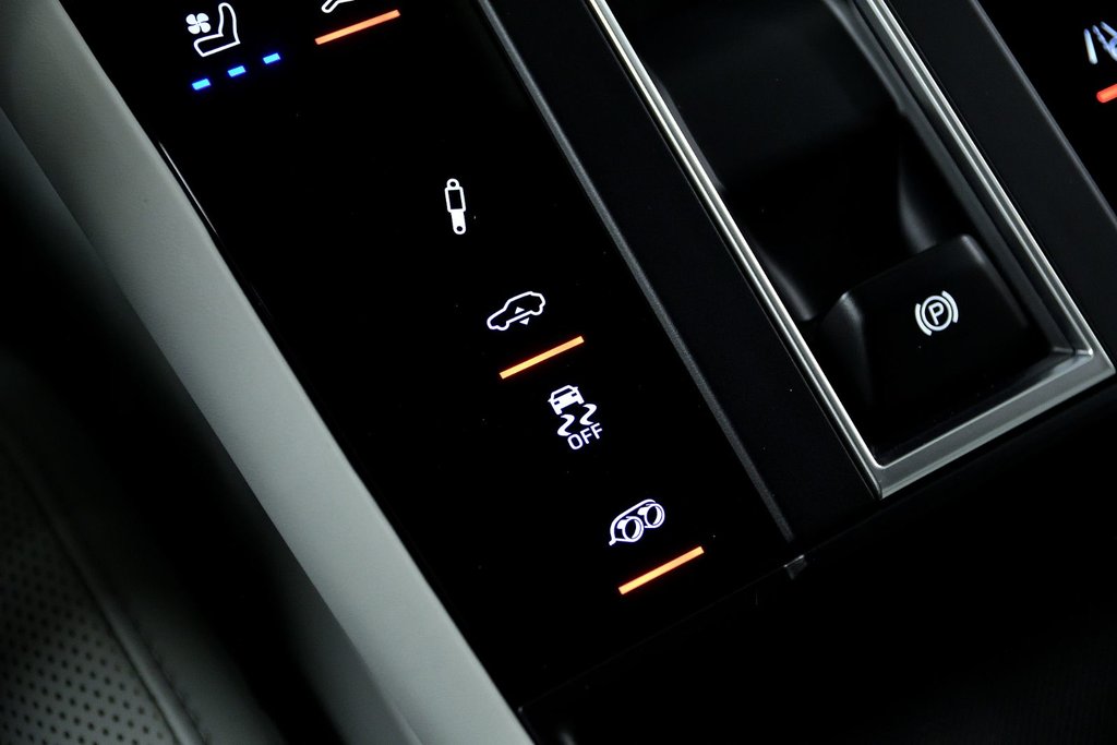 2022 Porsche Macan GTS in Laval, Quebec - 37 - w1024h768px