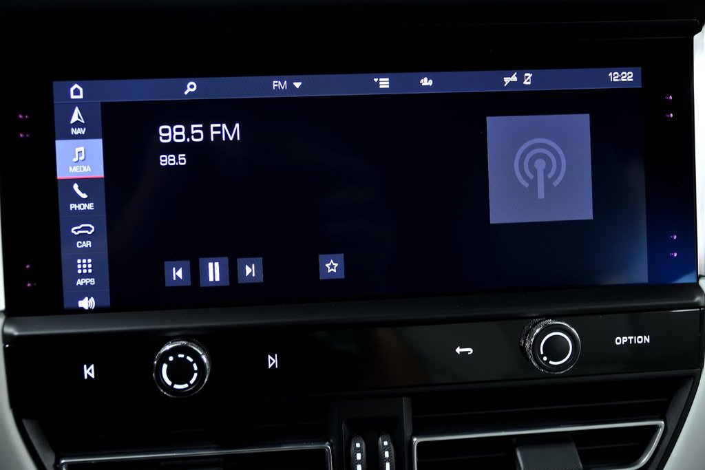 2022 Porsche Macan GTS in Laval, Quebec - 32 - w1024h768px