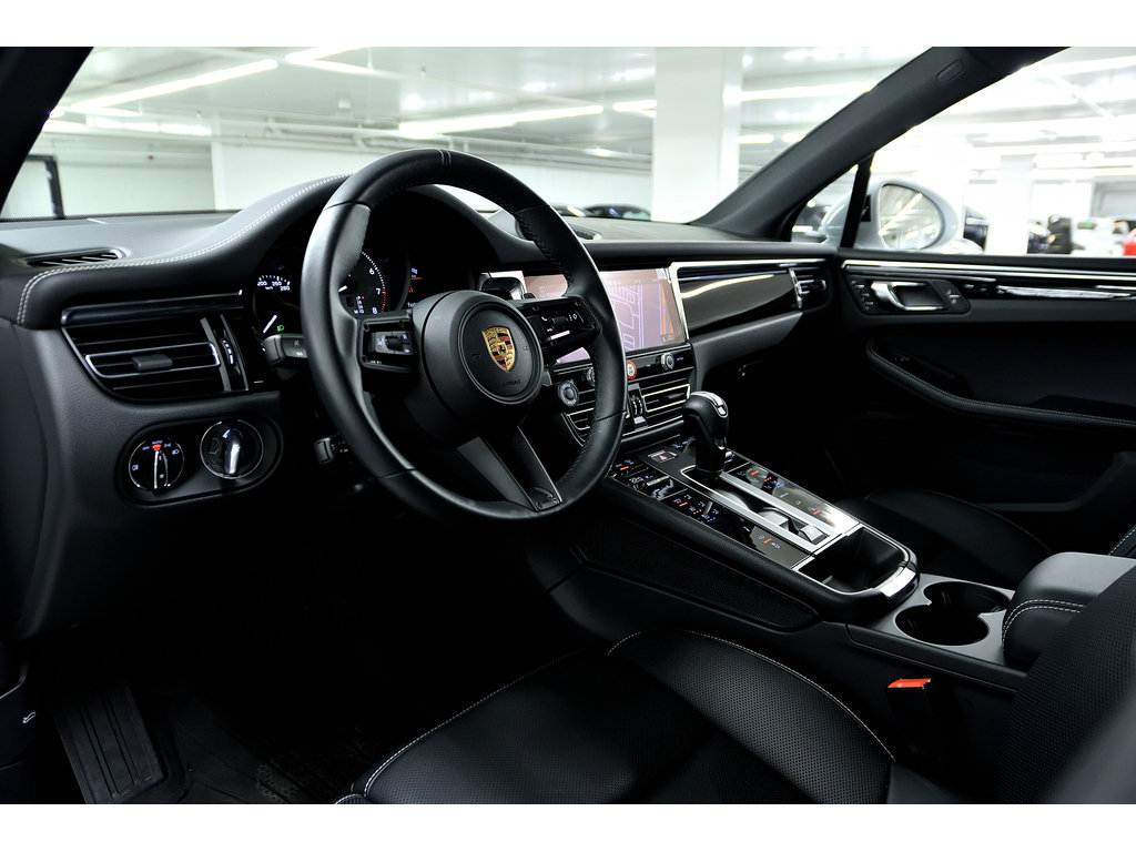 Porsche Macan S AWD 2023 à Laval, Québec - 11 - w1024h768px
