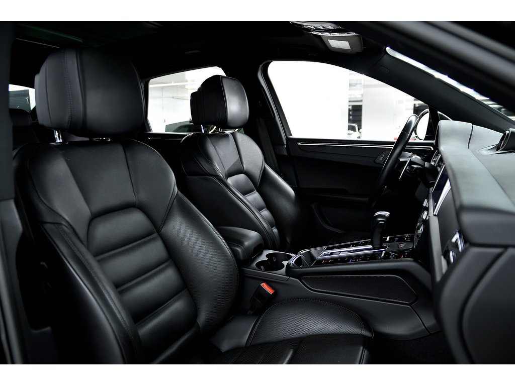 Porsche Macan AWD / Premium Plus Package / Adaptive Cruise 2023 à Laval, Québec - 34 - w1024h768px