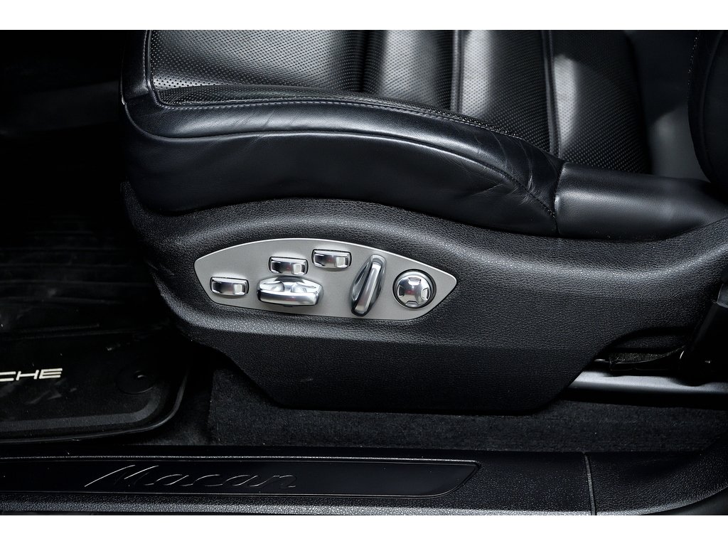 Porsche Macan AWD / Premium Plus Package / Adaptive Cruise 2023 à Laval, Québec - 15 - w1024h768px
