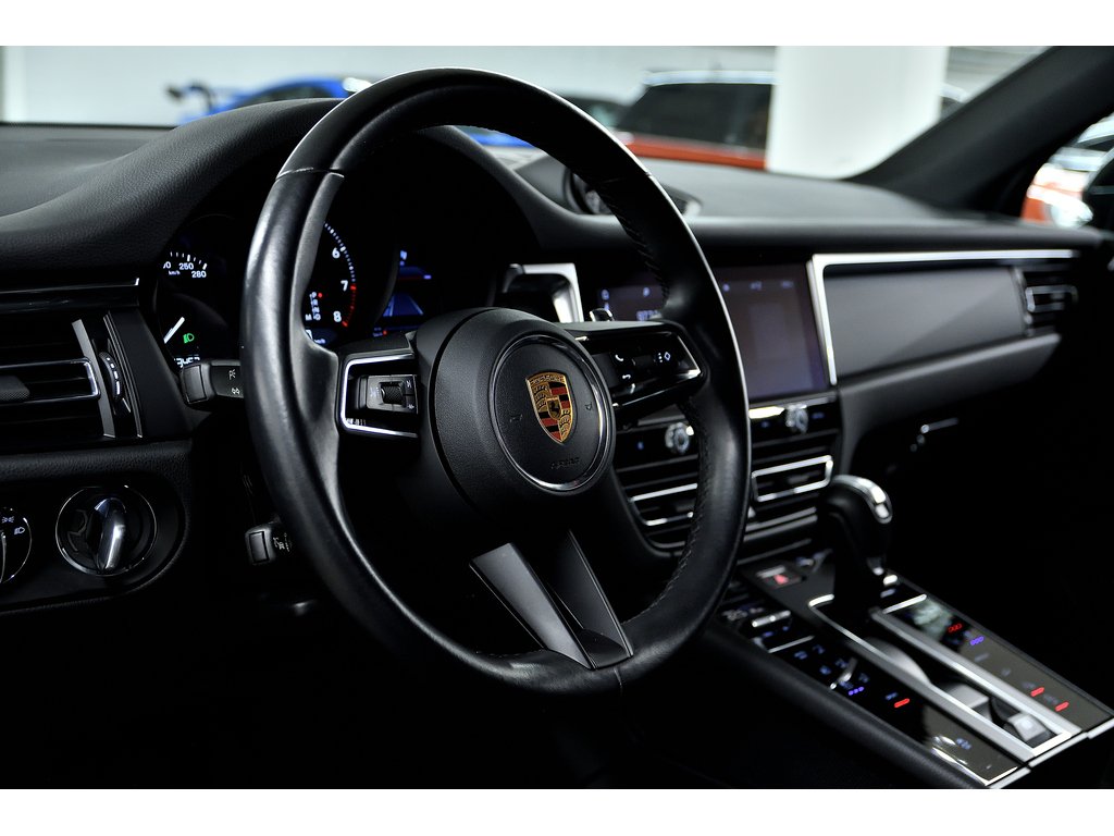 Porsche Macan AWD / Premium Plus Package / Adaptive Cruise 2023 à Laval, Québec - 10 - w1024h768px