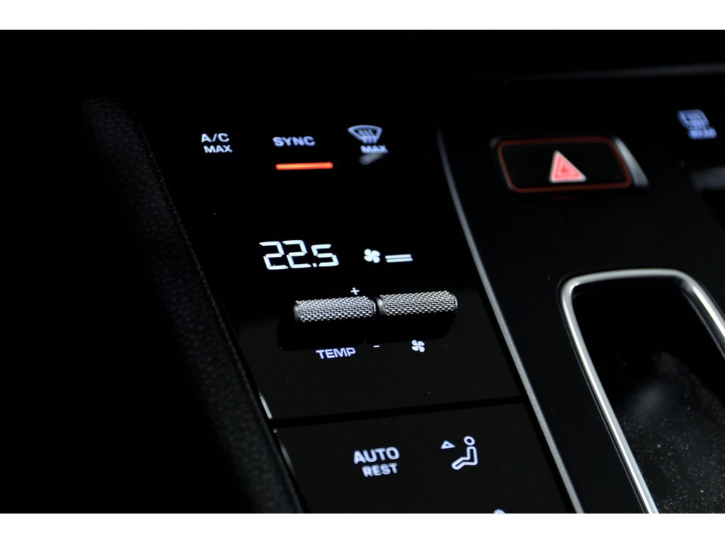 Porsche Macan AWD / Premium Plus Package / Adaptive Cruise 2023 à Laval, Québec - 26 - w1024h768px