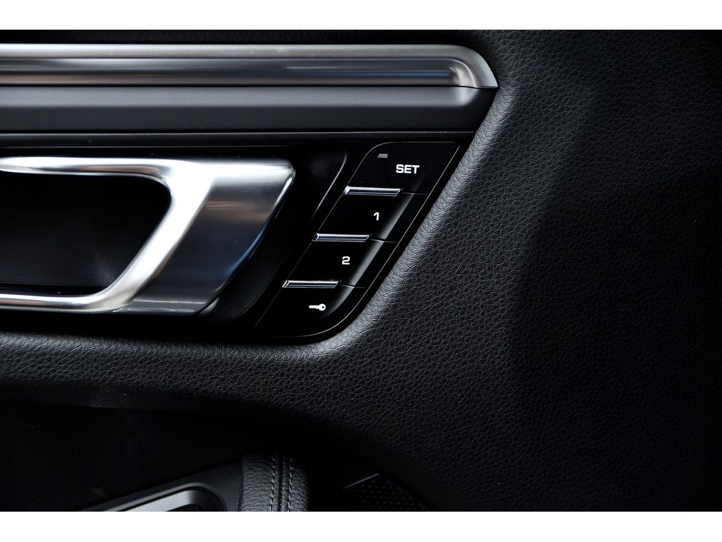 Porsche Macan AWD / Premium Plus Package / Adaptive Cruise 2023 à Laval, Québec - 30 - w1024h768px