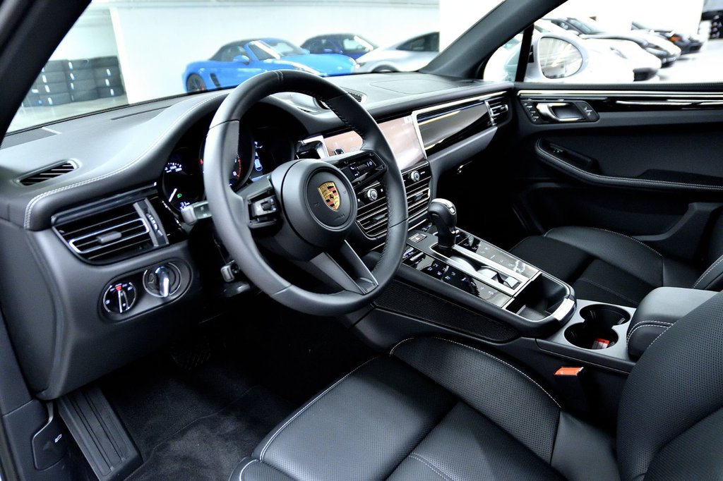 2023 Porsche Macan S in Laval, Quebec - 10 - w1024h768px