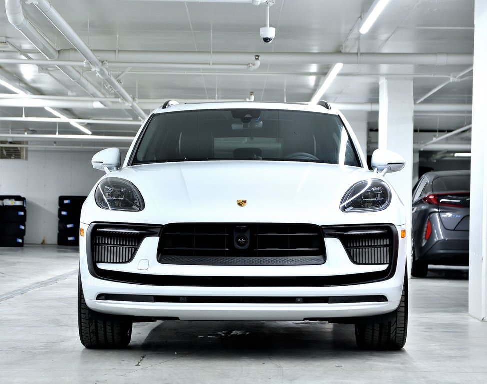 2023 Porsche Macan S in Laval, Quebec - 4 - w1024h768px