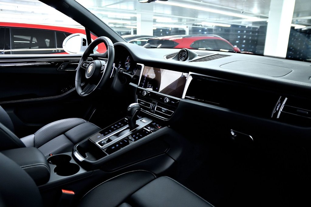 2023 Porsche Macan S in Laval, Quebec - 27 - w1024h768px