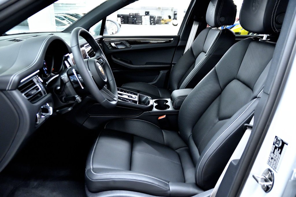 2023 Porsche Macan S in Laval, Quebec - 11 - w1024h768px