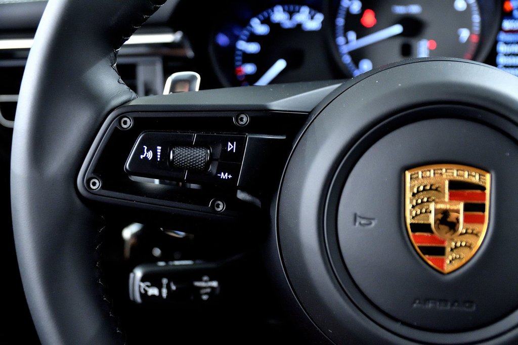 2023 Porsche Macan S in Laval, Quebec - 18 - w1024h768px