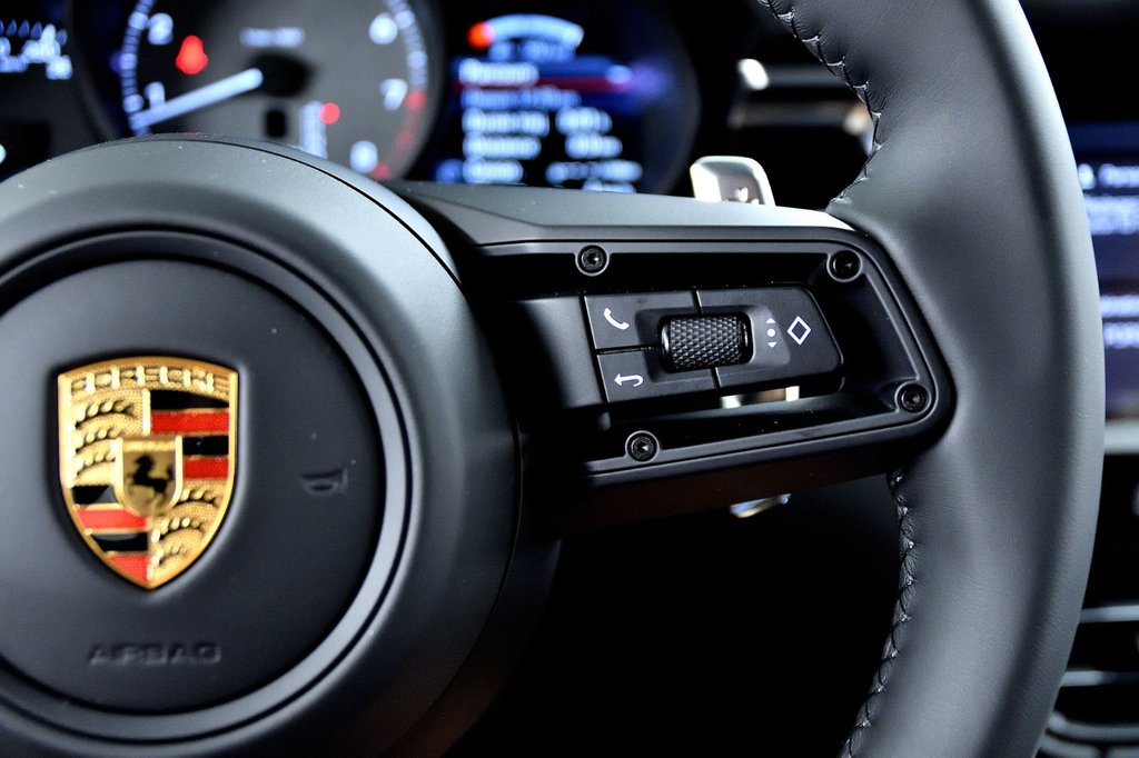 2023 Porsche Macan S in Laval, Quebec - 17 - w1024h768px