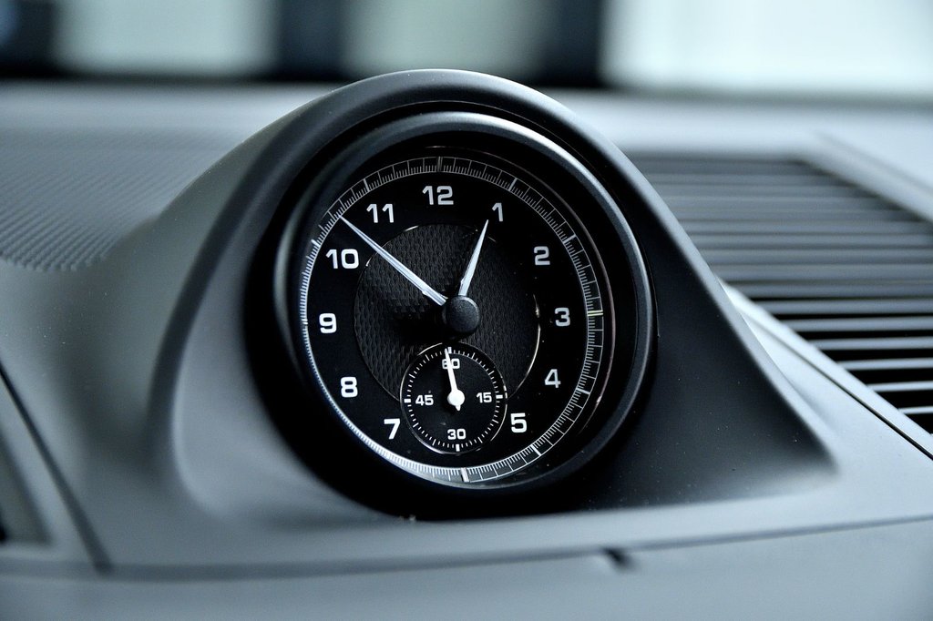 2023 Porsche Macan S in Laval, Quebec - 23 - w1024h768px