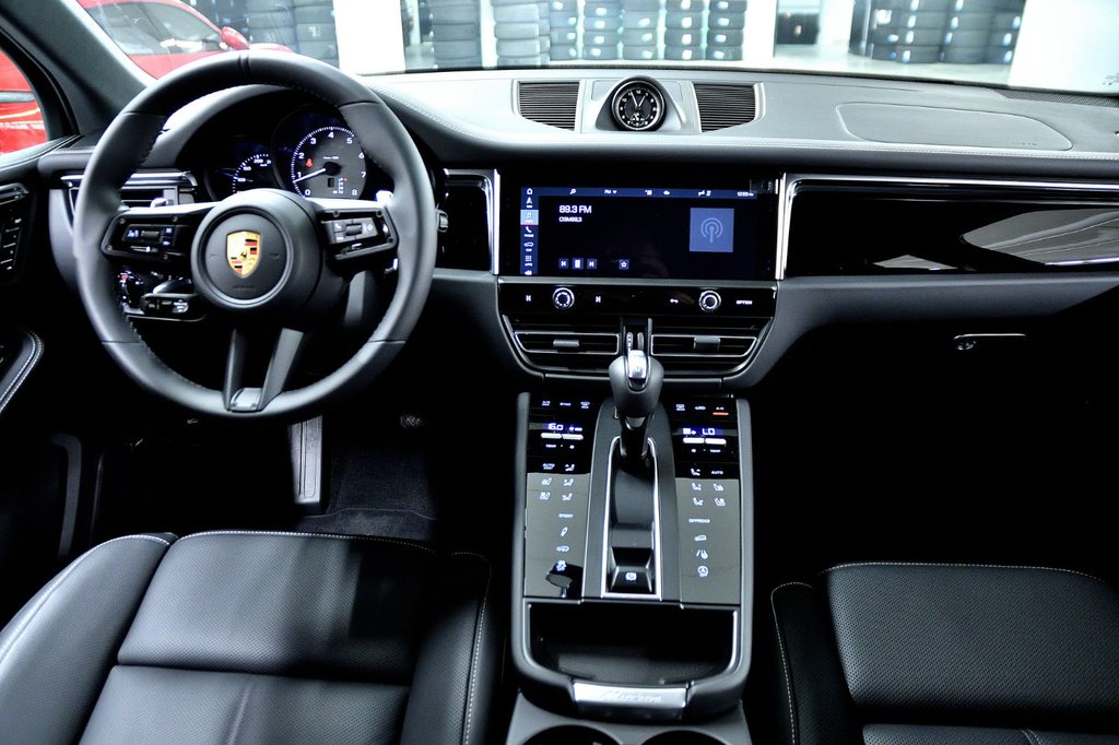 2023 Porsche Macan S in Laval, Quebec - 24 - w1024h768px