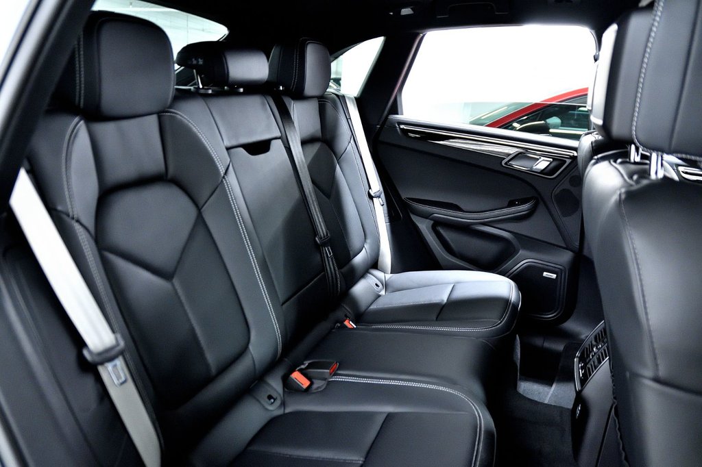 2023 Porsche Macan S in Laval, Quebec - 26 - w1024h768px
