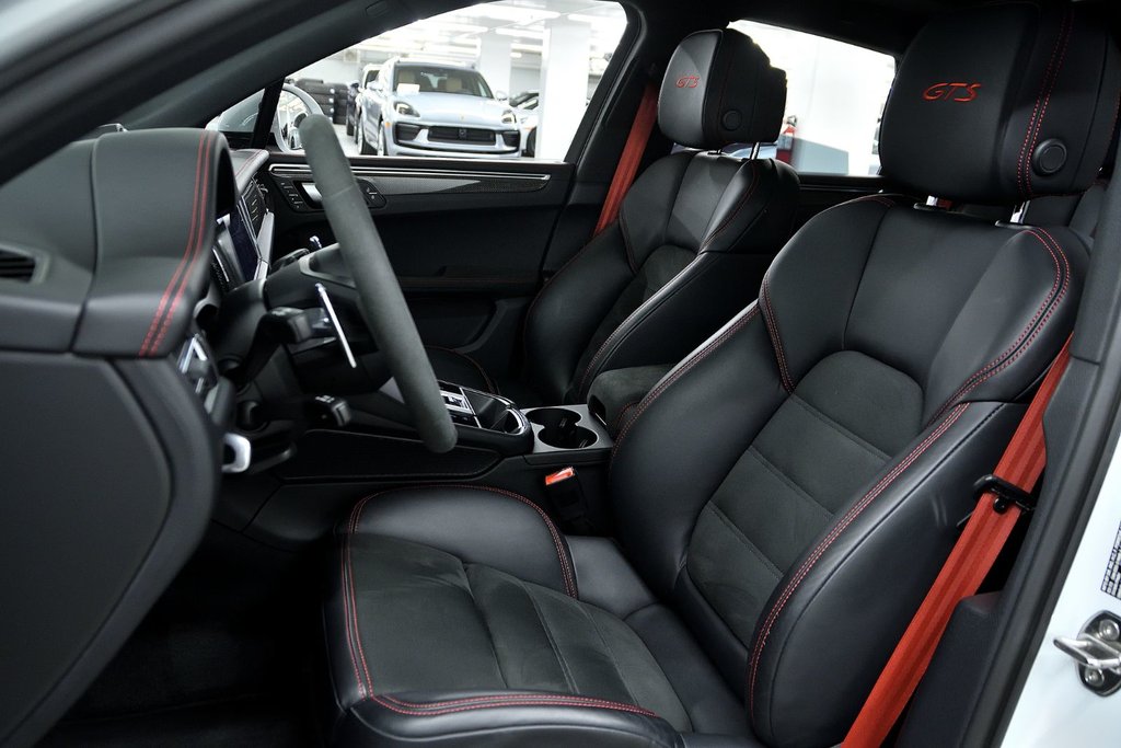 Porsche Macan GTS 2023 à Laval, Québec - 23 - w1024h768px