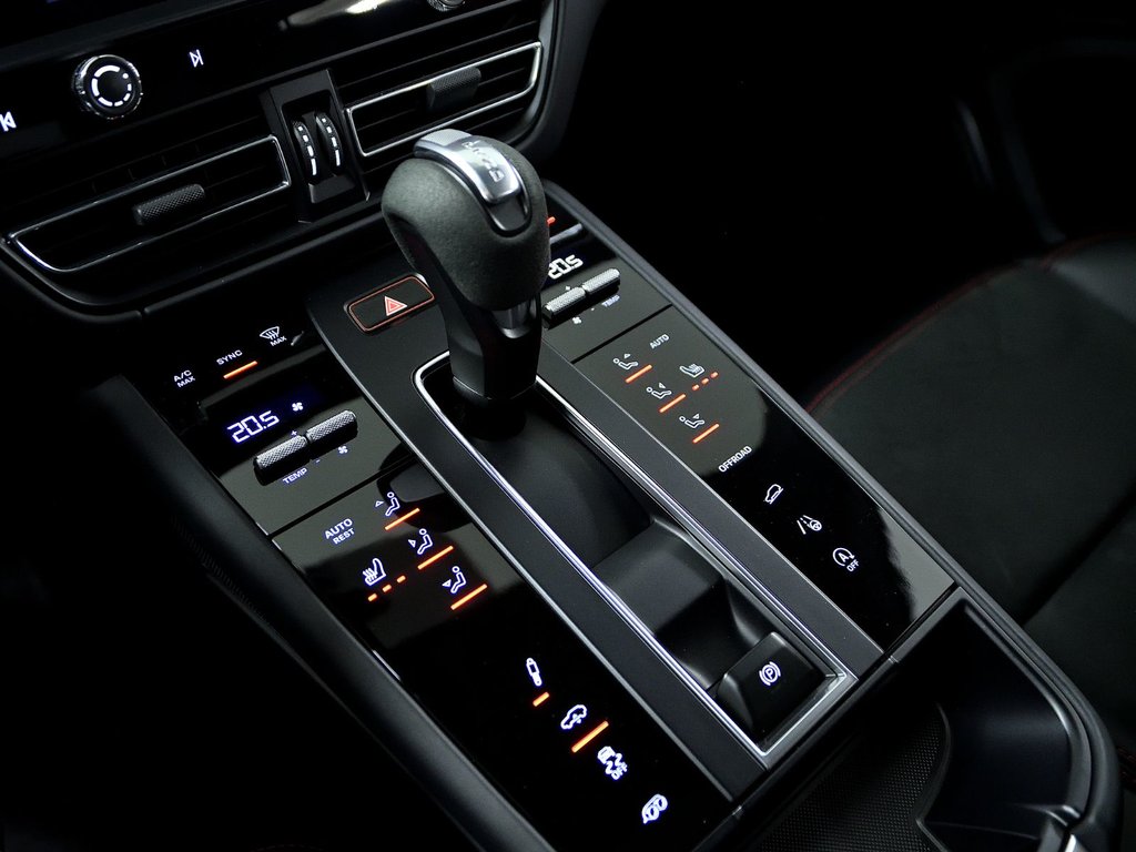 Porsche Macan GTS 2023 à Laval, Québec - 17 - w1024h768px