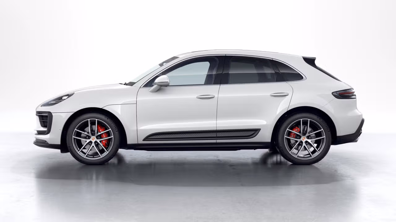 2023 Porsche Macan S in Laval, Quebec - 2 - w1024h768px