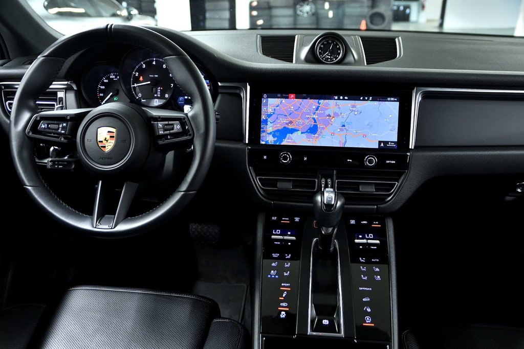 2023 Porsche Macan in Laval, Quebec - 35 - w1024h768px