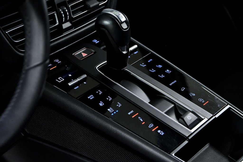 2023 Porsche Macan in Laval, Quebec - 30 - w1024h768px
