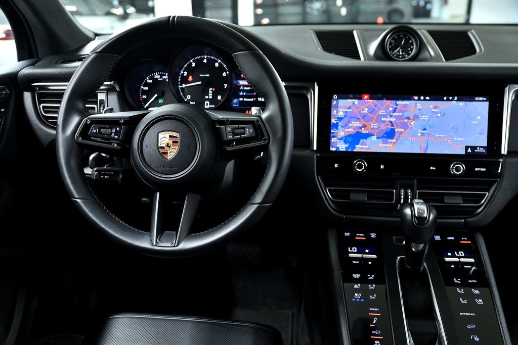 2023 Porsche Macan in Laval, Quebec - 36 - w1024h768px