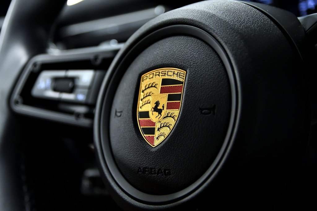 2023 Porsche Macan in Laval, Quebec - 18 - w1024h768px