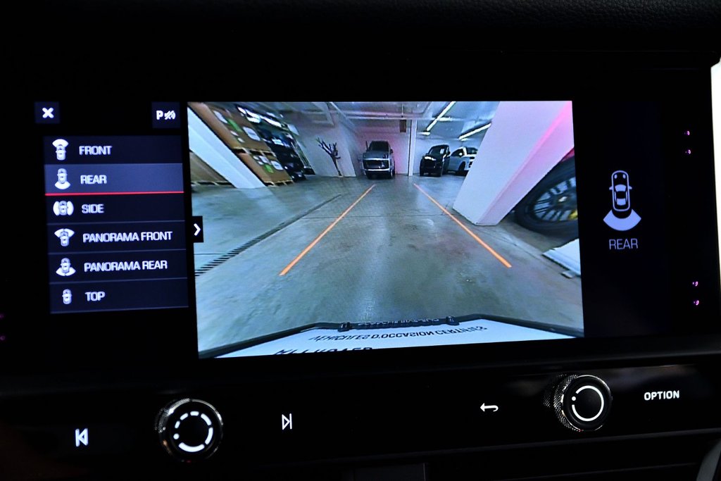 2023 Porsche Macan in Laval, Quebec - 22 - w1024h768px