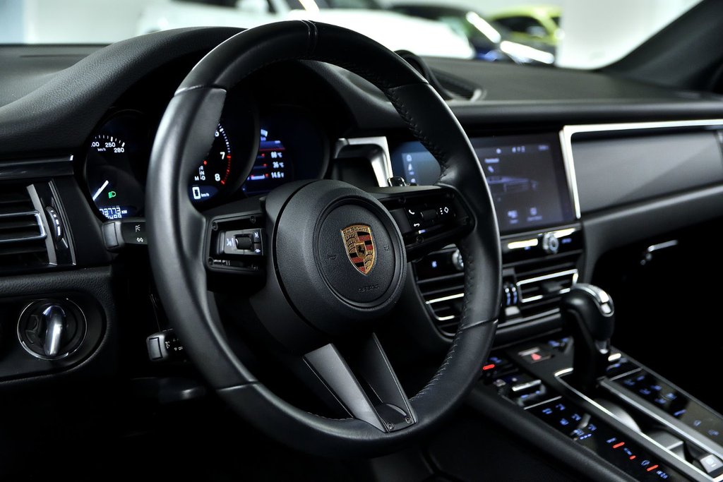 2023 Porsche Macan in Laval, Quebec - 10 - w1024h768px