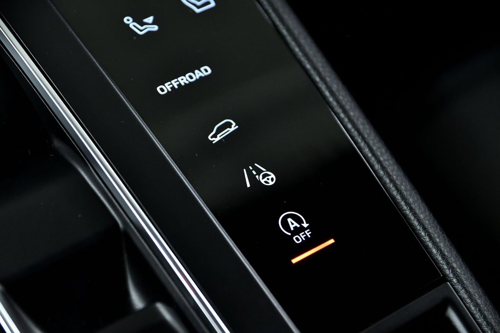 2023 Porsche Macan in Laval, Quebec - 27 - w1024h768px