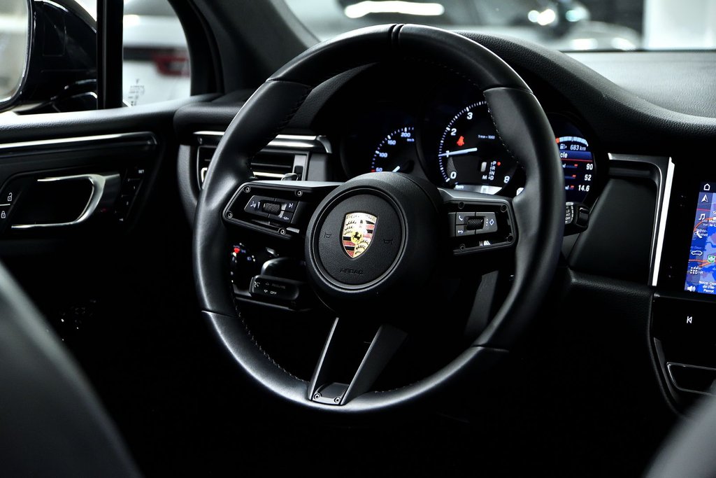 2023 Porsche Macan in Laval, Quebec - 37 - w1024h768px