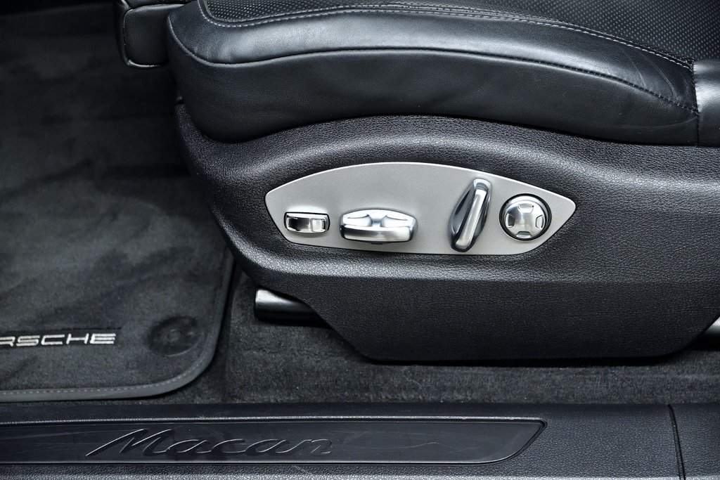 2023 Porsche Macan in Laval, Quebec - 13 - w1024h768px