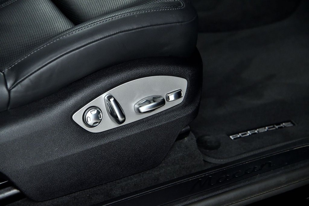 2023 Porsche Macan in Laval, Quebec - 32 - w1024h768px
