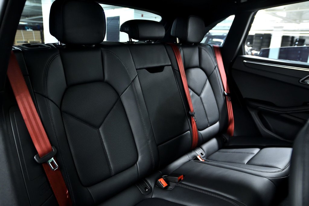 2023 Porsche Macan in Laval, Quebec - 38 - w1024h768px