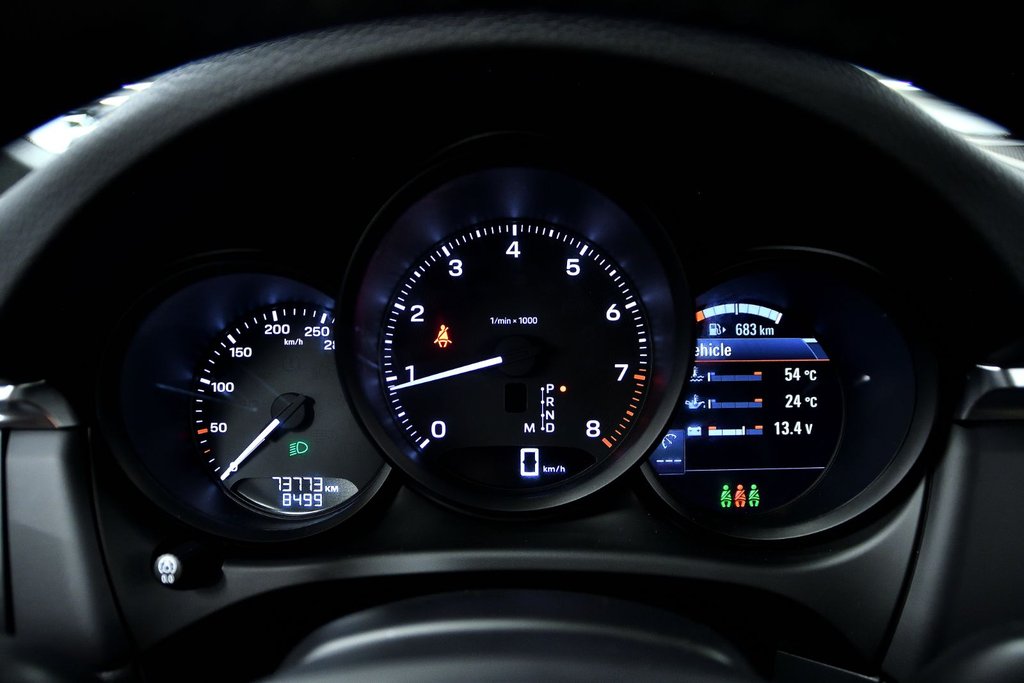 2023 Porsche Macan in Laval, Quebec - 16 - w1024h768px