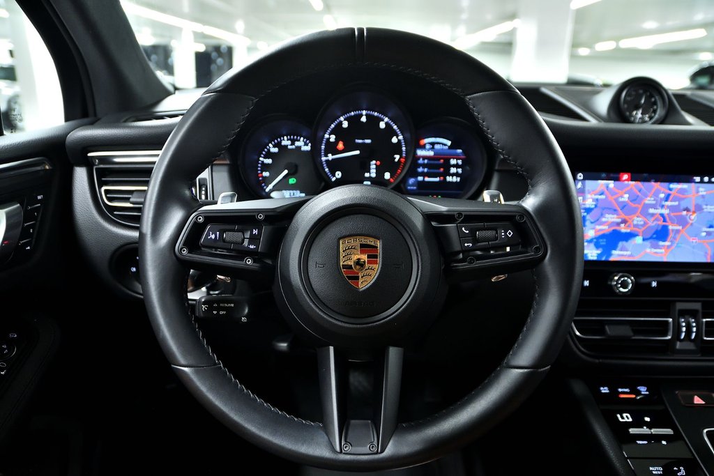 2023 Porsche Macan in Laval, Quebec - 17 - w1024h768px