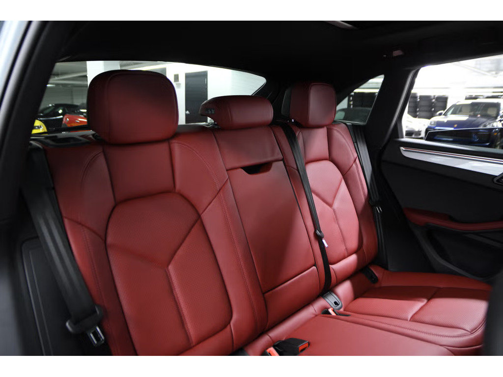 Porsche Macan AWD / Premium Package /Air Suspension / Hitch 2024 à Laval, Québec - 17 - w1024h768px